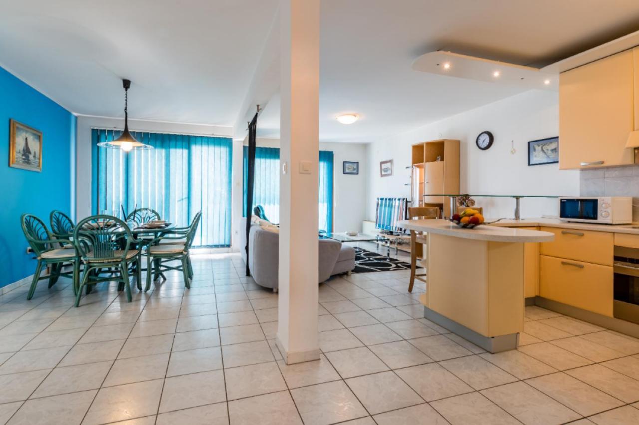 Sea View Apartment Reno W/Garage Split Kültér fotó