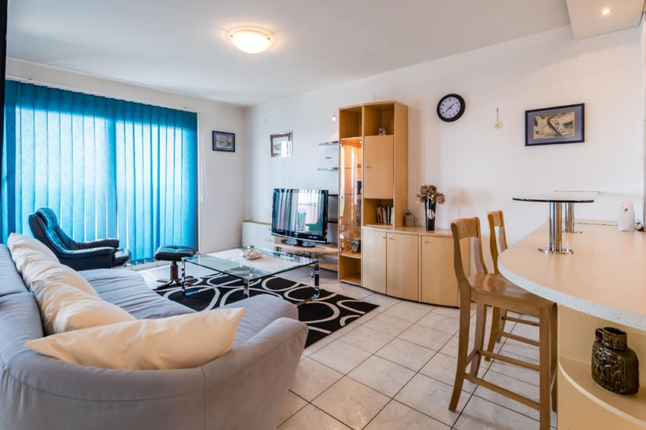 Sea View Apartment Reno W/Garage Split Kültér fotó